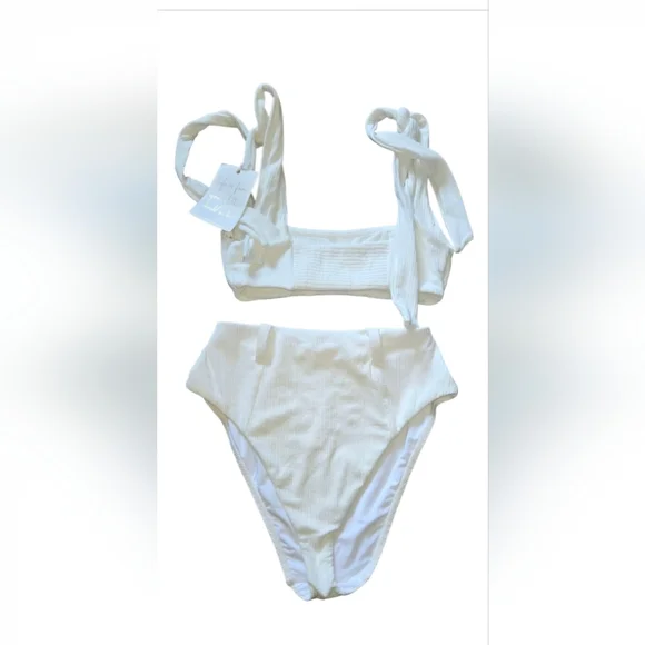 Show Me Your MuMu White Bikini - Picture 4 of 6